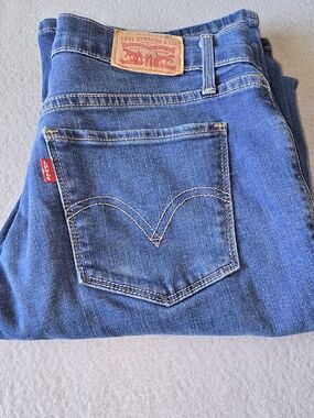 515 Levi's Women's Bootcut Jeans in Blue Inseam 30